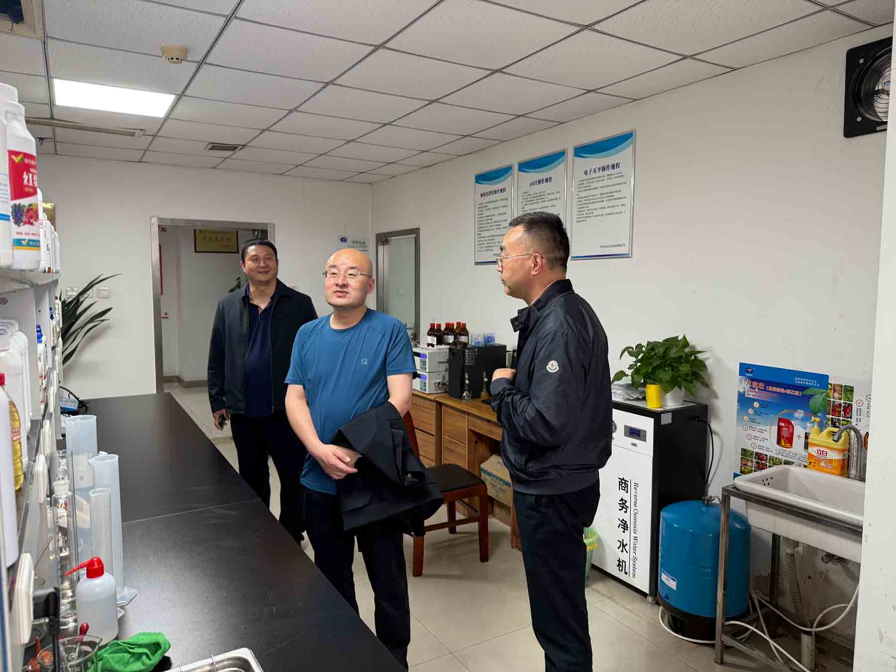 共探行業新路徑 引領農（nóng）化新征程 | 中國農藥發展與應用（yòng）協會（huì）花榮軍秘書長蒞臨羞羞视频生（shēng）化指導工作(圖2)